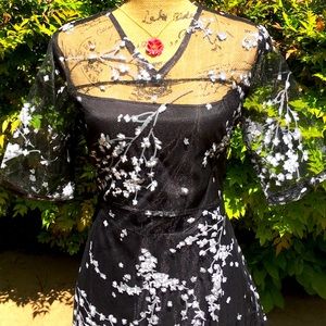 Nwt paneled floral print mini dress